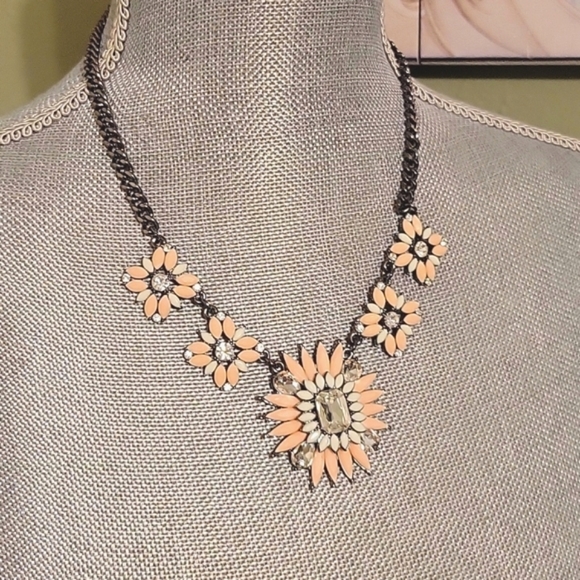 Amitra Singh pink  floral bib necklace - Picture 2 of 6